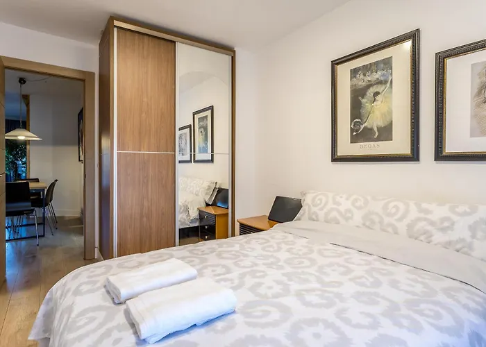 Baruhaus Duplex Piscina Y Parking Apartman